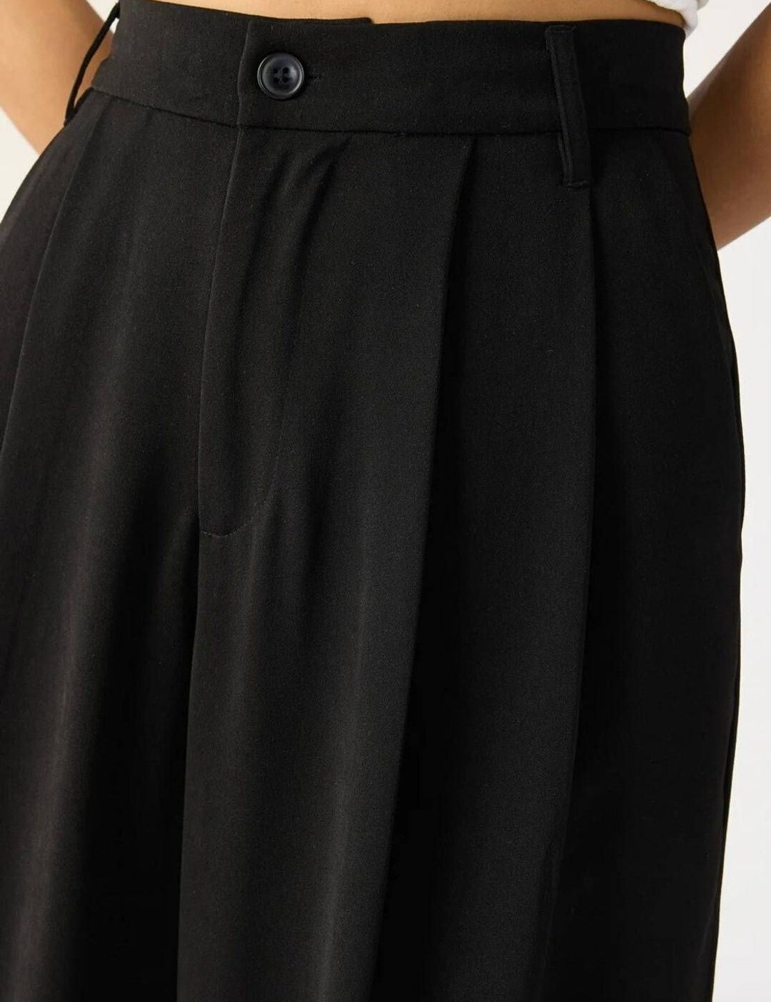 Kotty Women Relaxed Straight Leg High-Rise Trousers