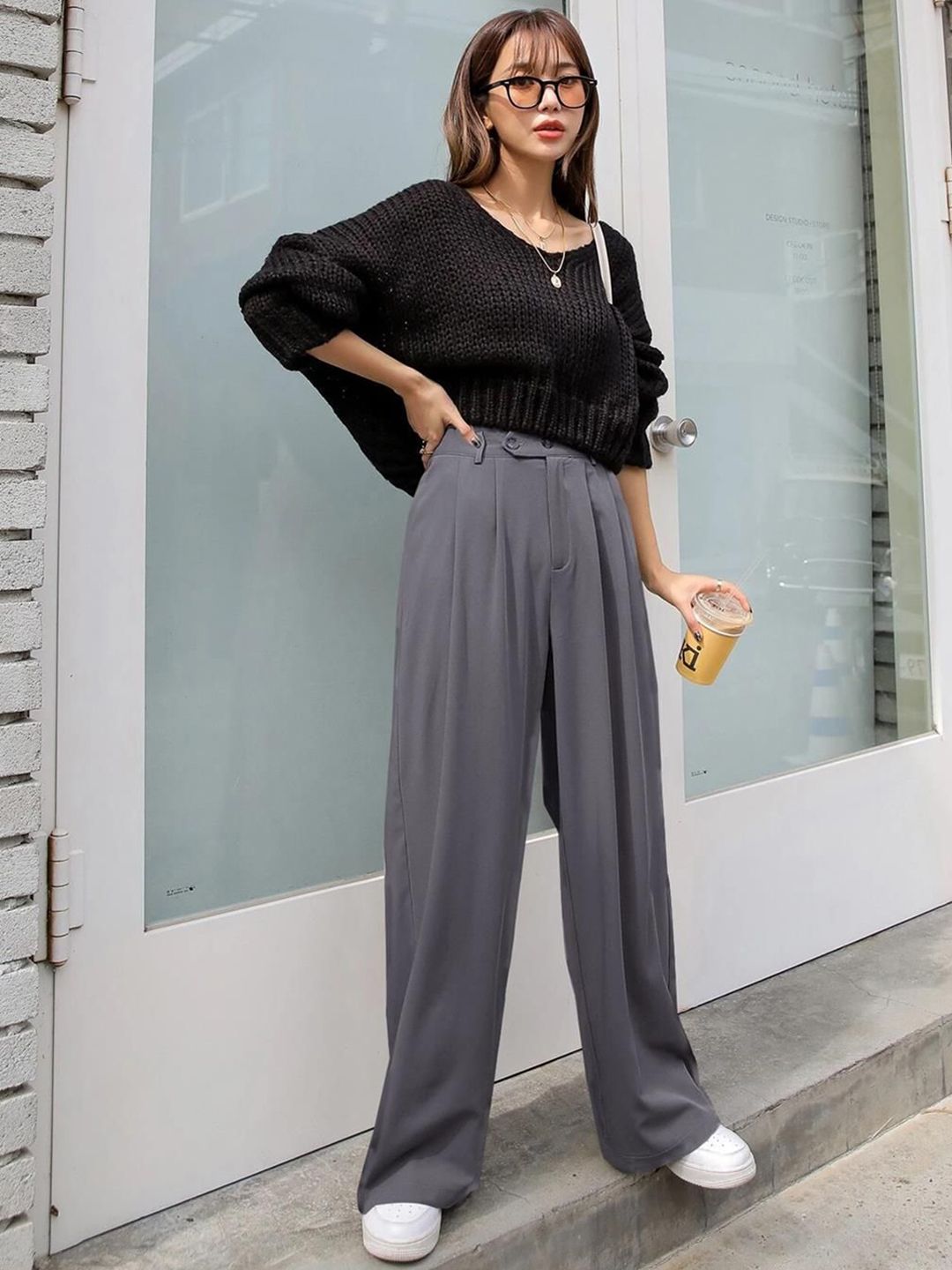Kotty Women Relaxed Straight Leg Straight Fit High-Rise Easy Wash Pleated Trousers