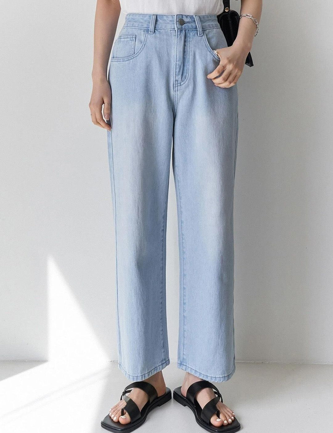 Kotty Women Straight Fit High-Rise Stretchable Jeans