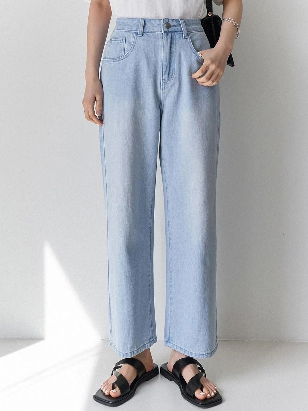 Kotty Women Straight Fit High-Rise Stretchable Jeans