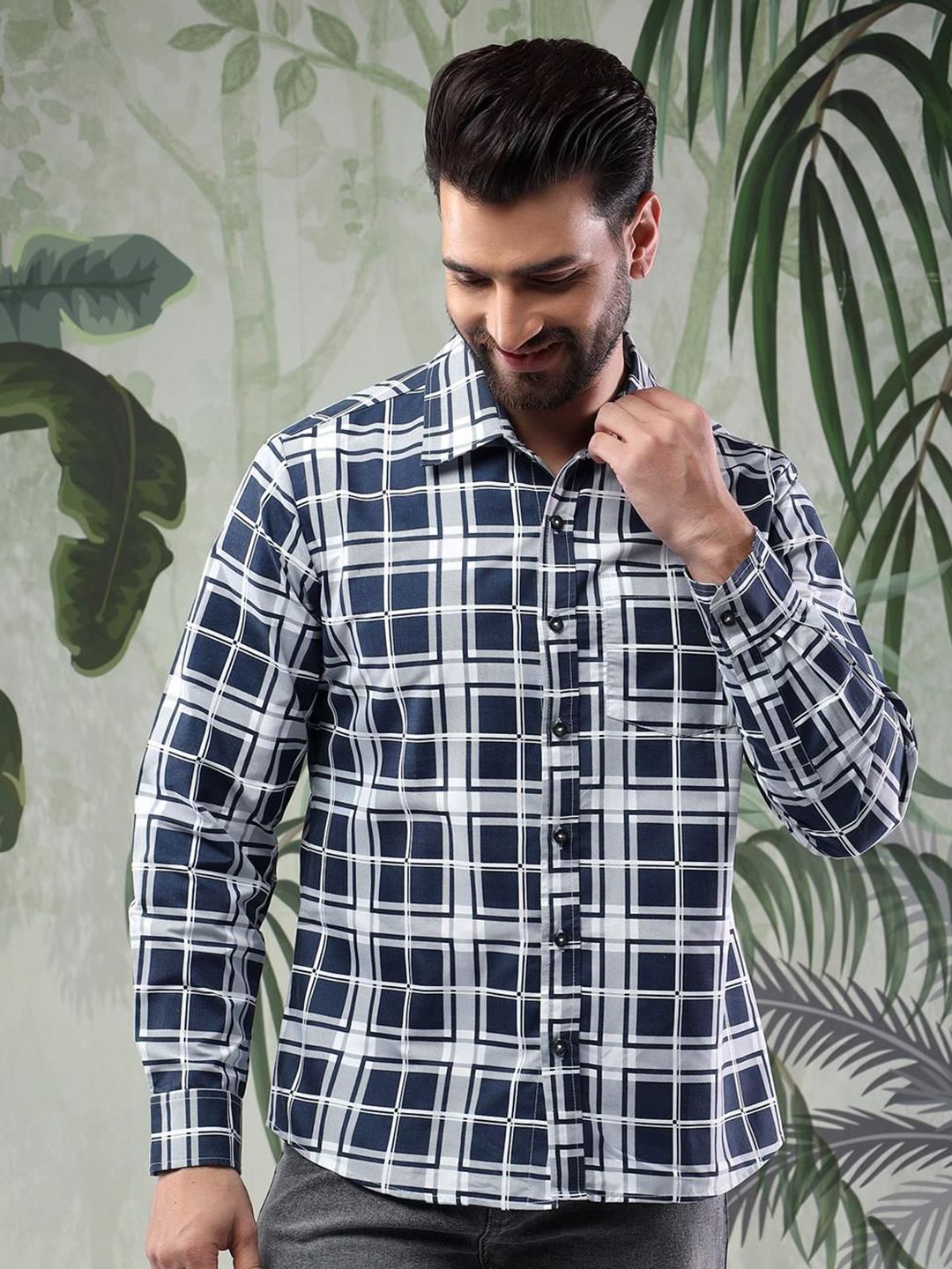 Kotty Men Spread Collar Checked Casual Shirt