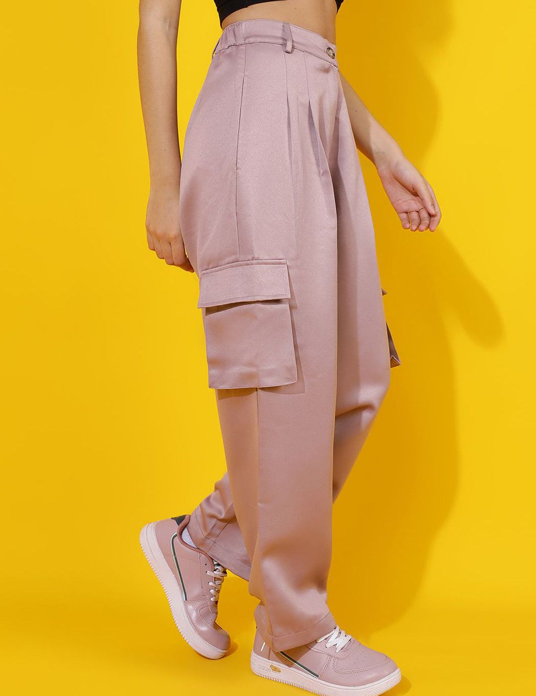 Kotty Women Relaxed Straight Leg Straight Fit High-Rise Easy Wash Pleated Cargos Trousers