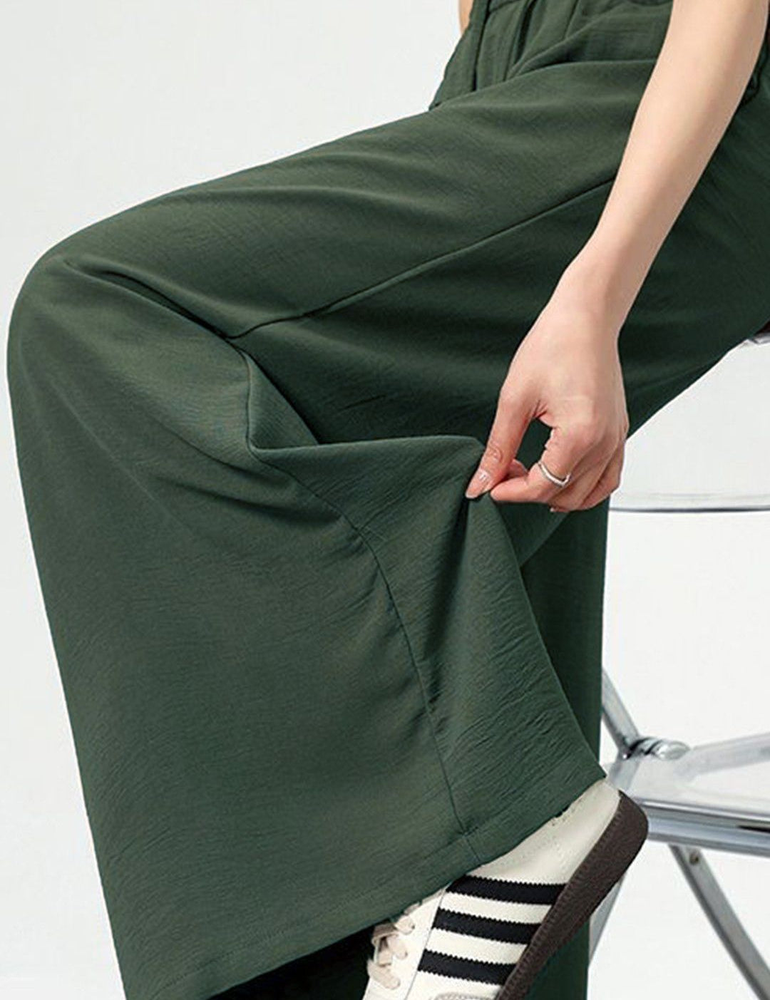 Kotty Women Loose Fit High-Rise Pleated Cotton Trousers