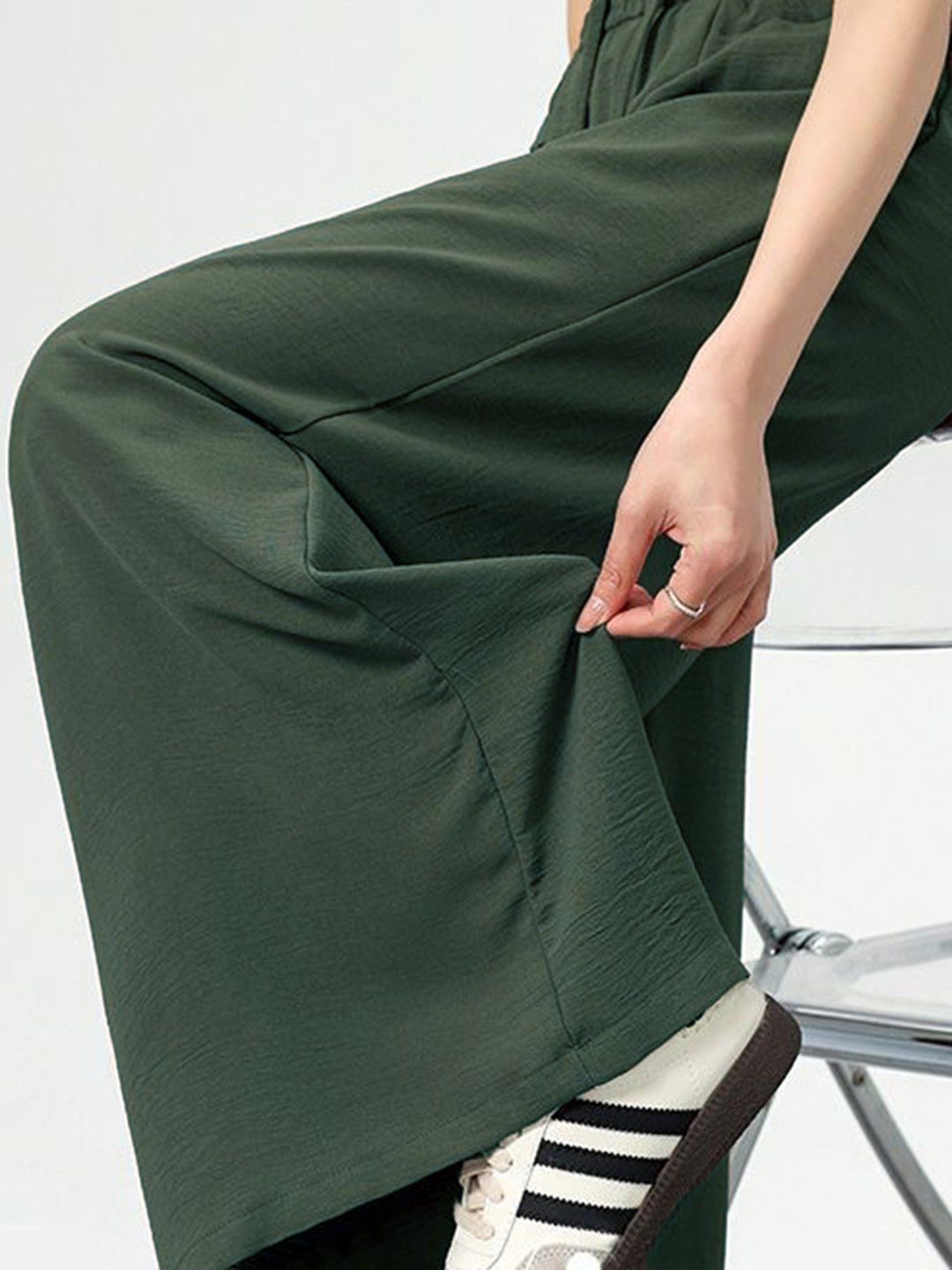 Kotty Women Loose Fit High-Rise Pleated Cotton Trousers