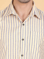 Kotty Men Relaxed Spread Collar Graphic Printed Casual Shirt