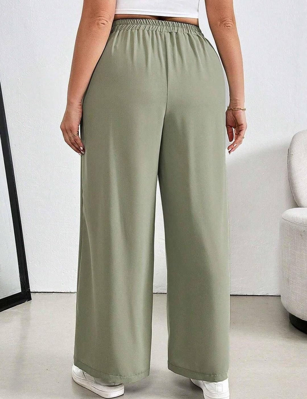 CURVE BY KOTTY Women Relaxed Straight Leg High-Rise Trousers