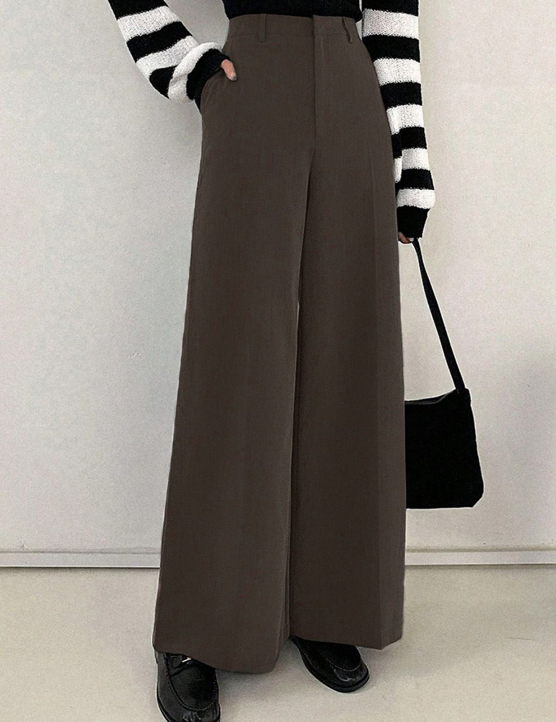 Kotty Women Relaxed Straight Leg High-Rise Trousers