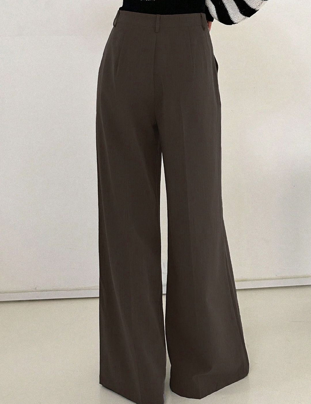 Kotty Women Relaxed Straight Leg High-Rise Trousers
