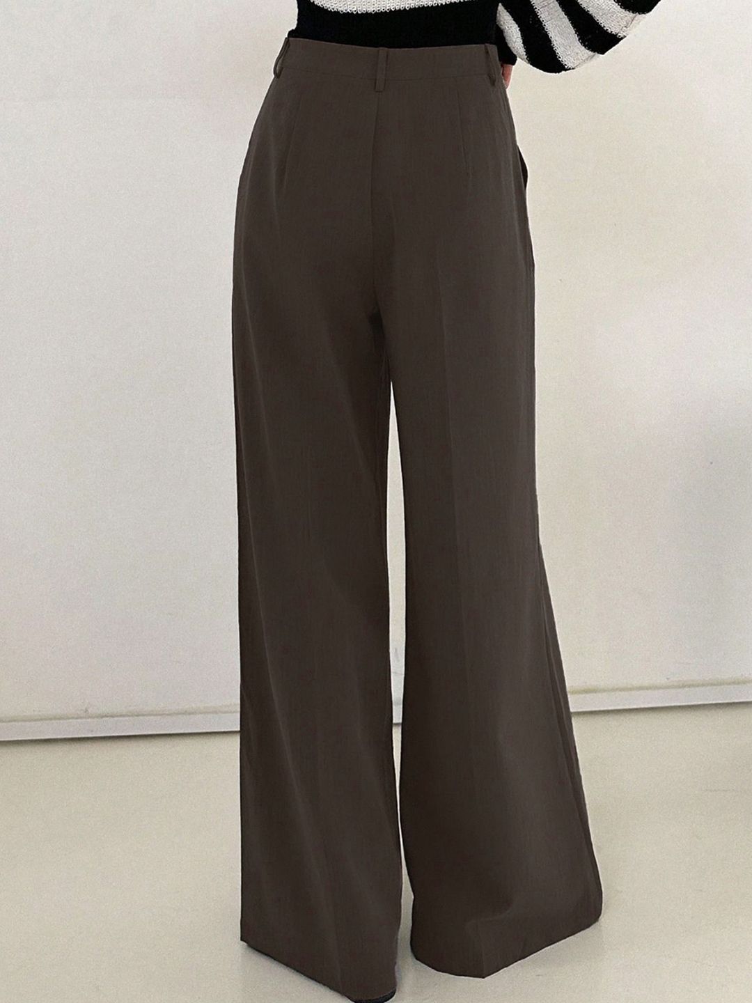 Kotty Women Relaxed Straight Leg High-Rise Trousers