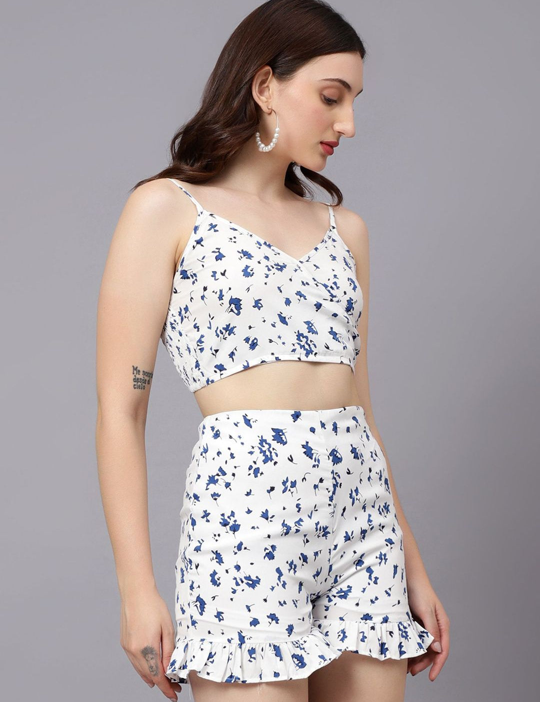 Kotty White & Blue Floral Printed V-Neck Top With Shorts