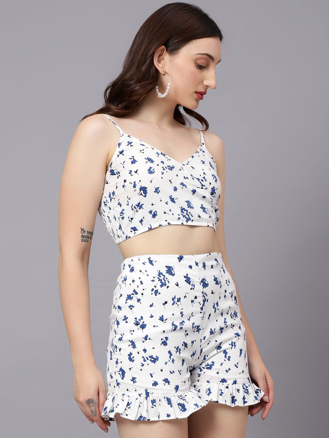 Kotty White & Blue Floral Printed V-Neck Top With Shorts