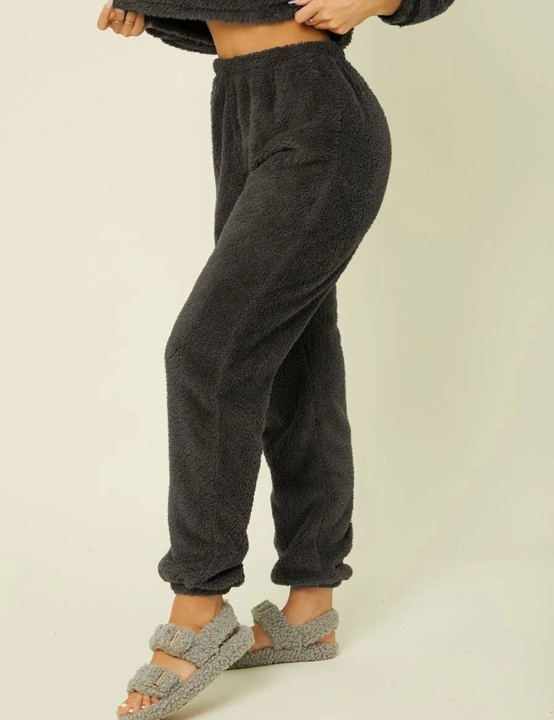 Kotty Women Faux Fur High-Rise Joggers Fit Trousers