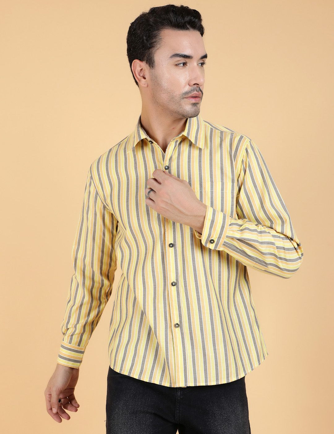 Kotty Men Relaxed Spread Collar Graphic Printed Casual Shirt