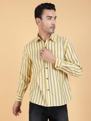 Kotty Men Relaxed Spread Collar Graphic Printed Casual Shirt