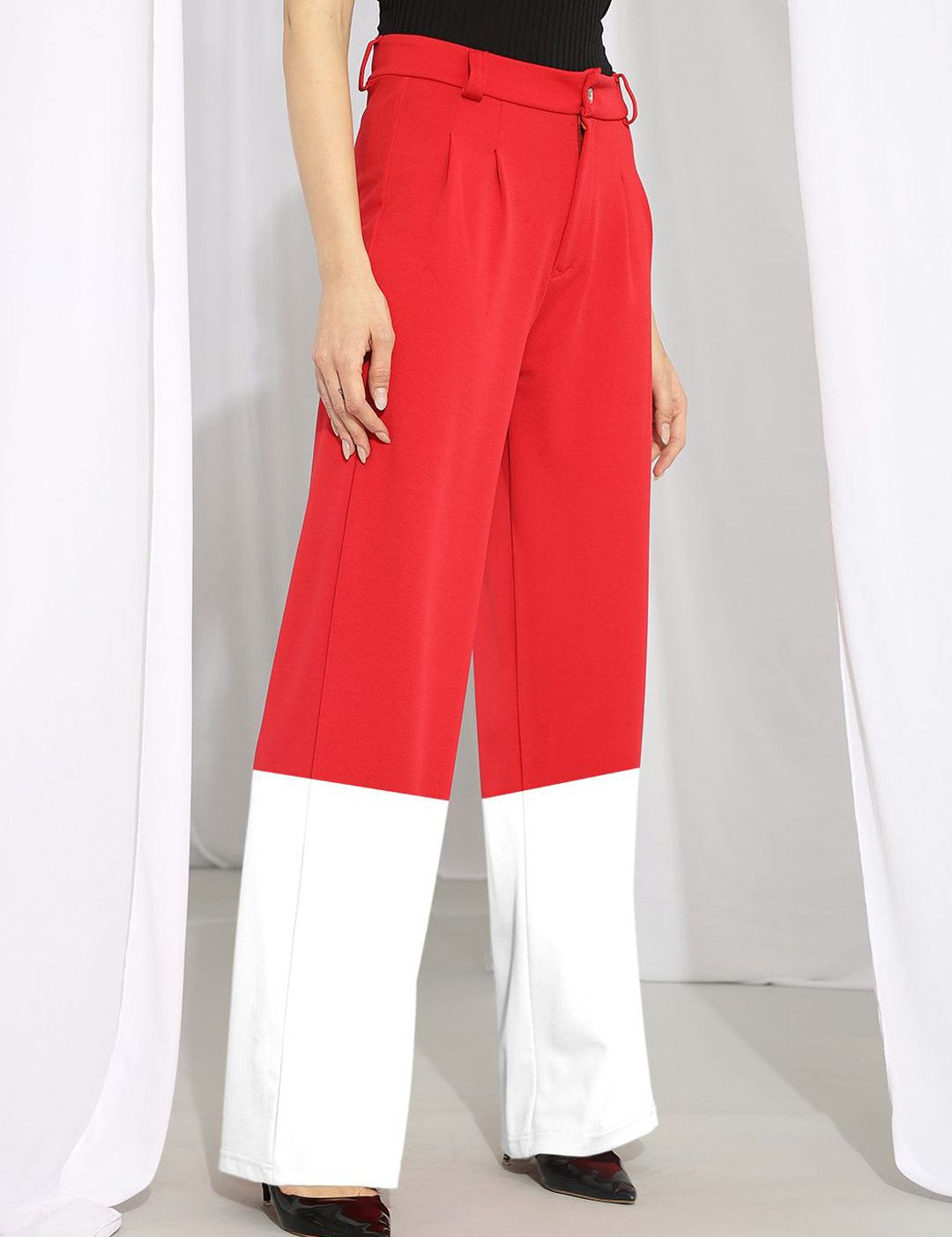 Kotty Women Colourblocked Relaxed Straight Fit High-Rise Easy Wash Pleated Trouser