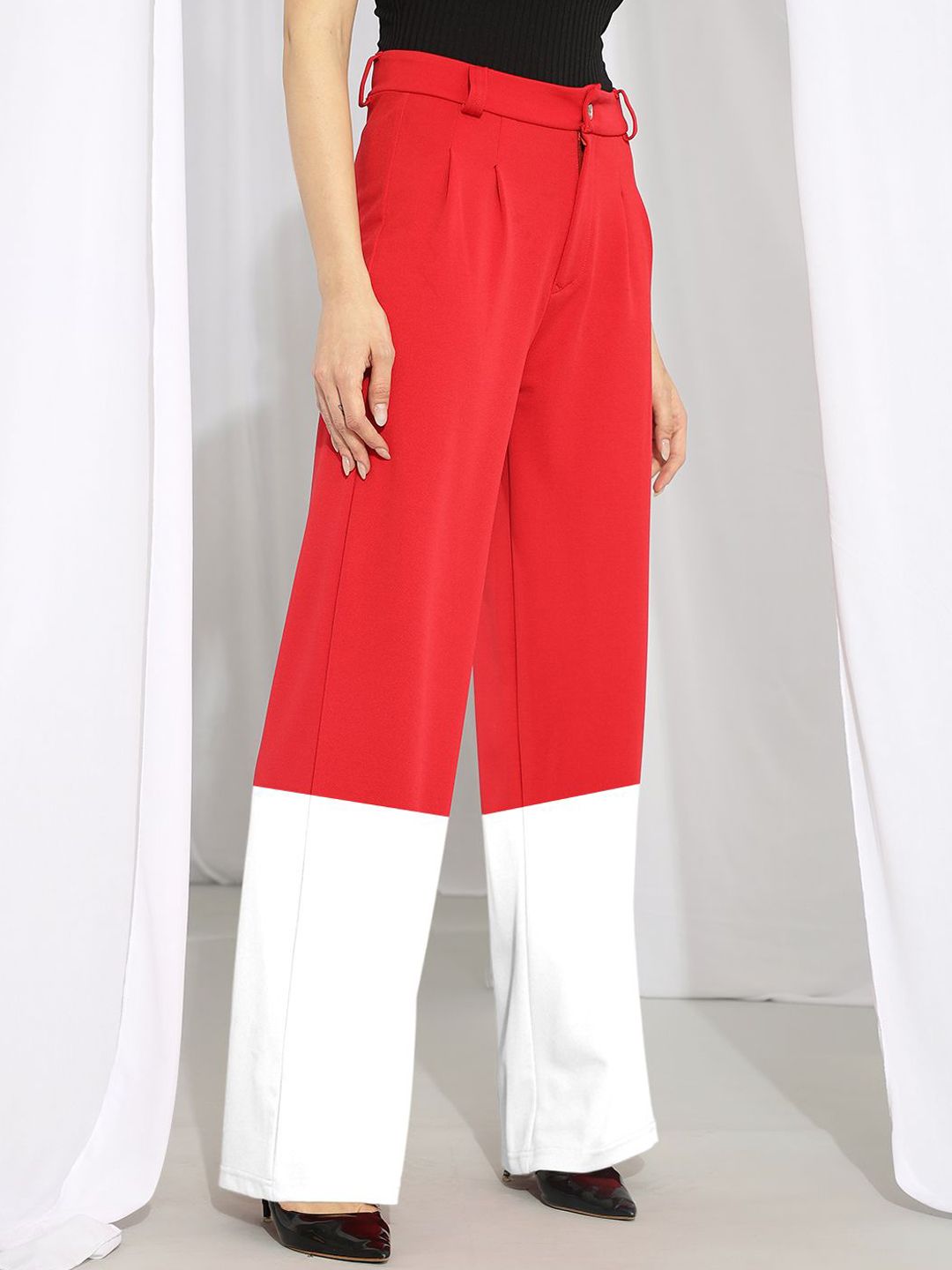 Kotty Women Colourblocked Relaxed Straight Fit High-Rise Easy Wash Pleated Trouser