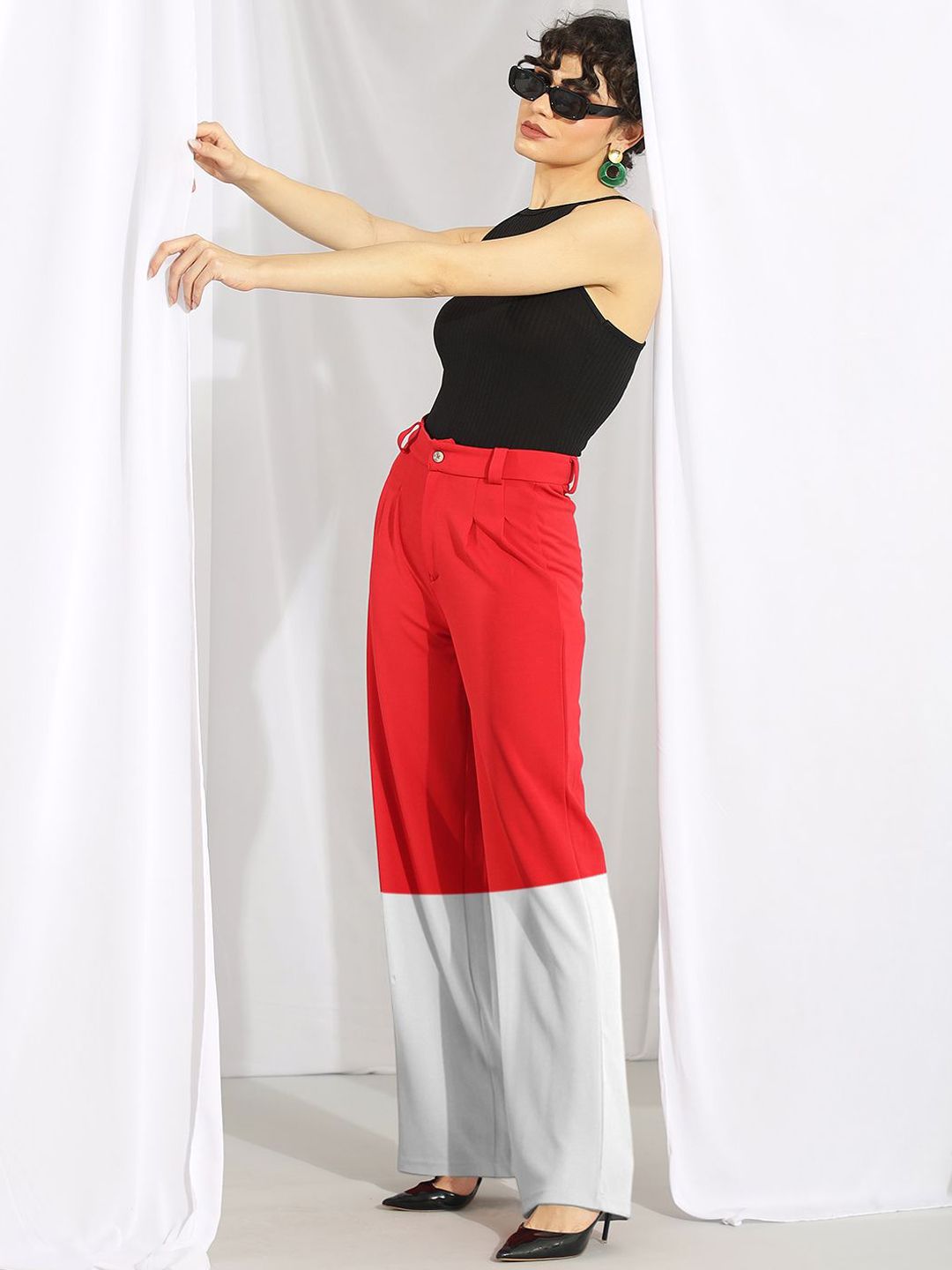 Kotty Women Colourblocked Relaxed Straight Fit High-Rise Easy Wash Pleated Trouser