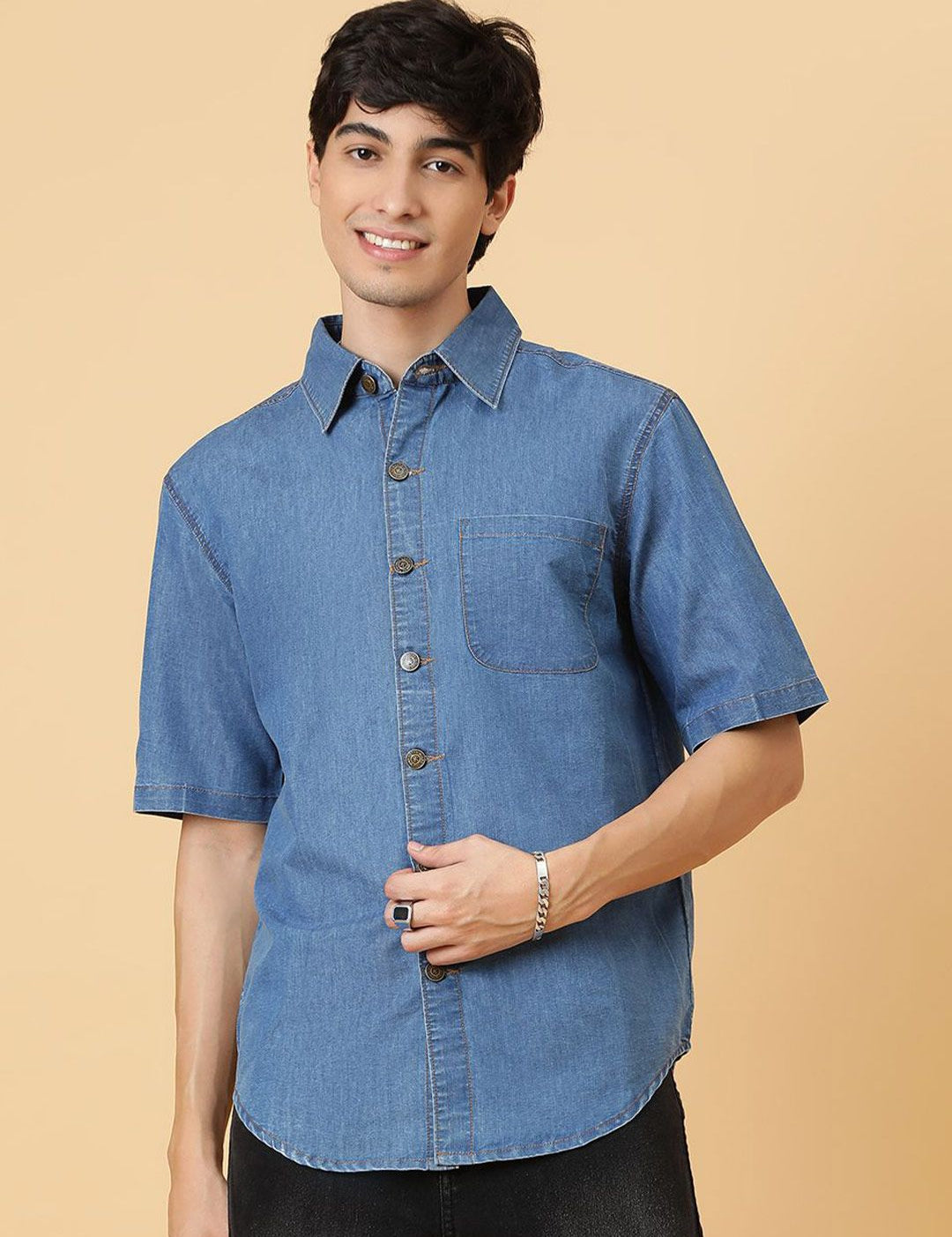 Kotty Men Relaxed Spread Collar Solid Cotton Casual Shirt