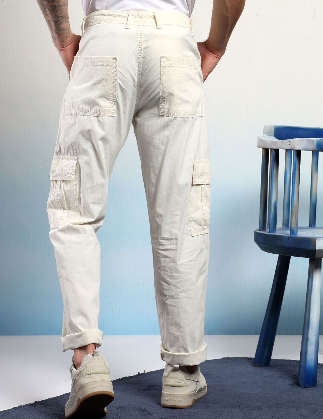 Kotty Men Low-Rise Wrinkle Free Chambray Pleated Cargos Trousers