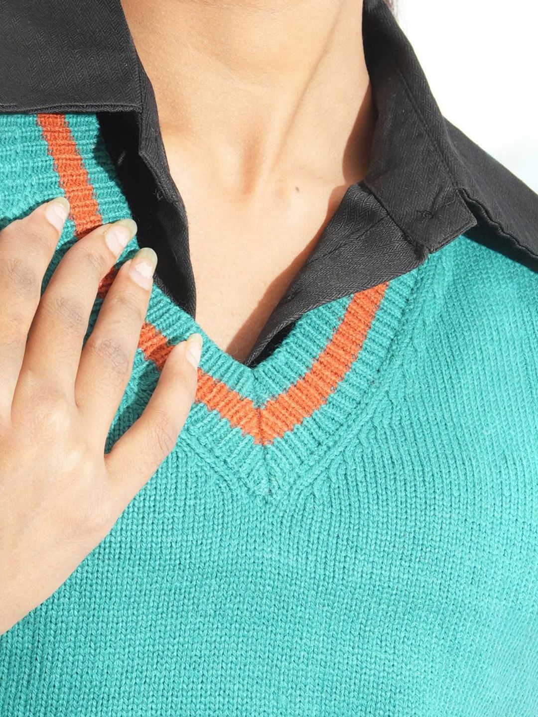 Kotty Women Colourblocked Crop Pullover