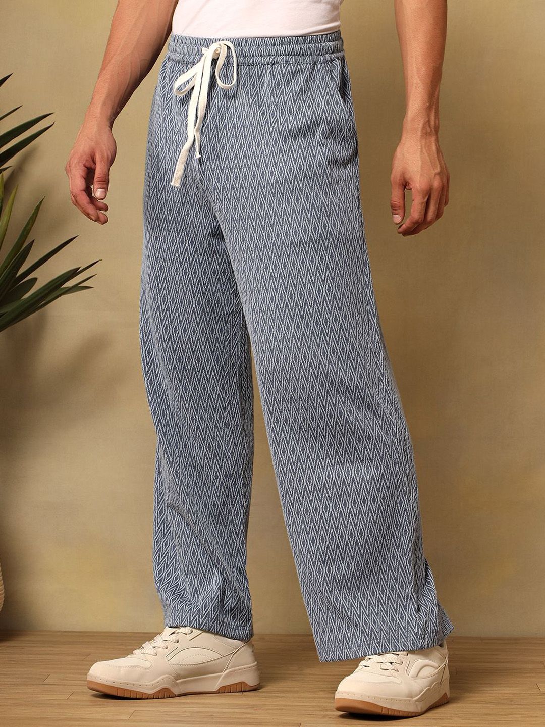 Kotty Men Geometric Printed Relaxed Fit Mid-Rise Trouser