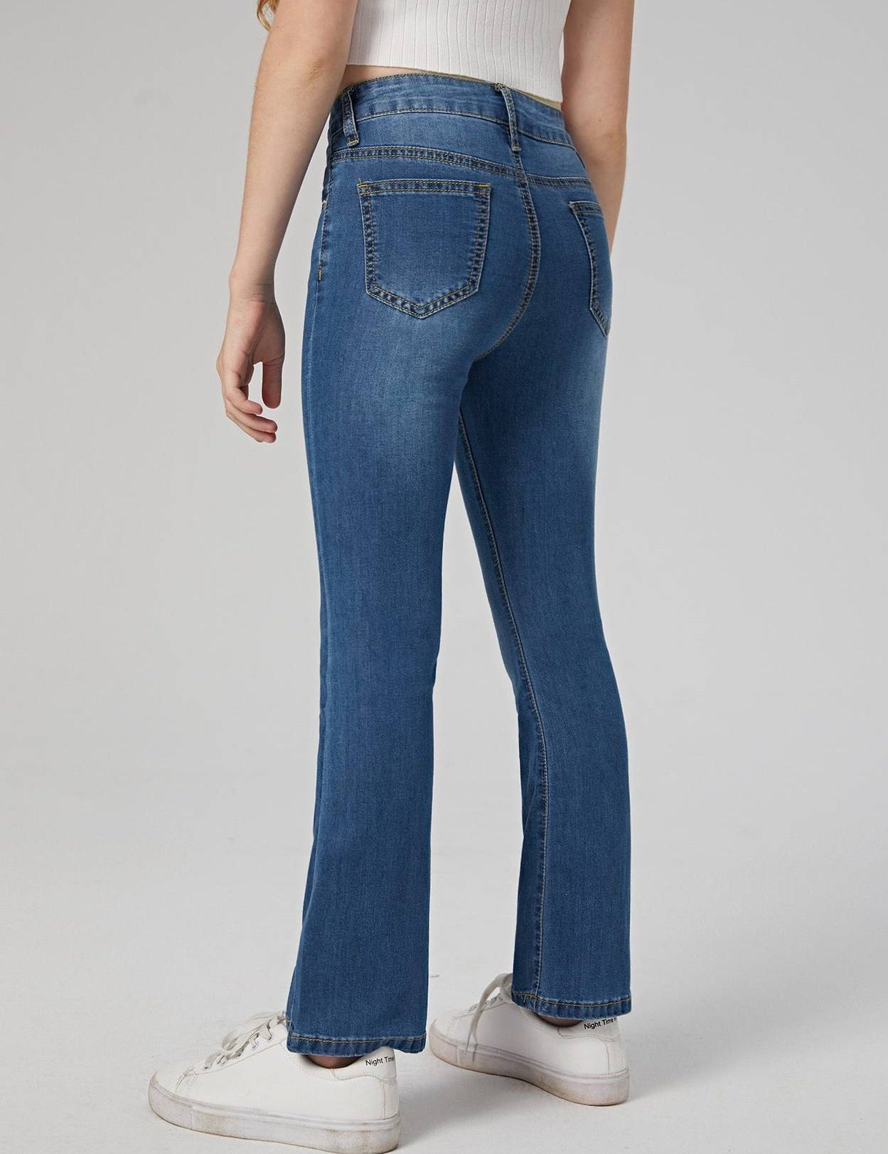GirlsRegularMidRiseBlueJeans-1.jpg_2_8415868b-32bc-4867-969b-9cef596d06d0.jpg