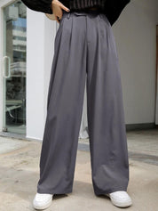 Kotty Women Relaxed Straight Leg Straight Fit High-Rise Easy Wash Pleated Trousers