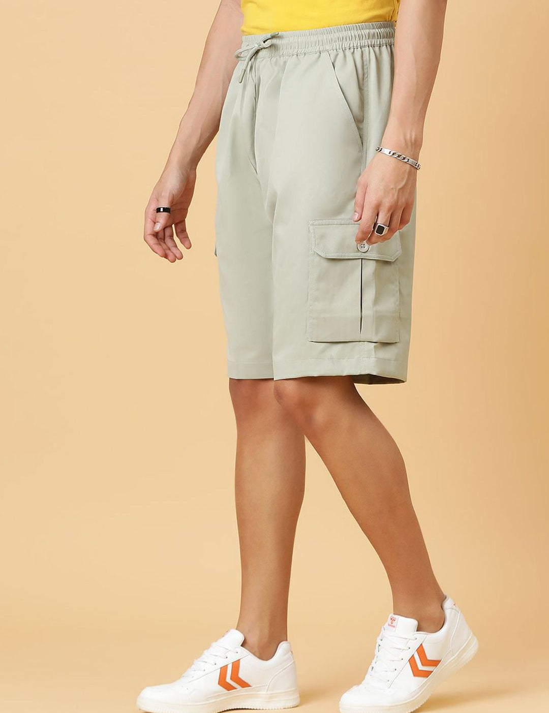 Kotty Men Low-Rise Regular Fit Cargo Shorts