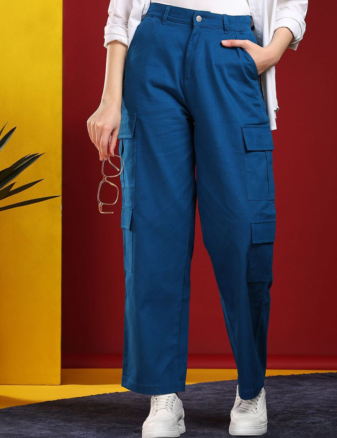 Kotty Women Straight Fit High-Rise Stretchable Cargo Jeans