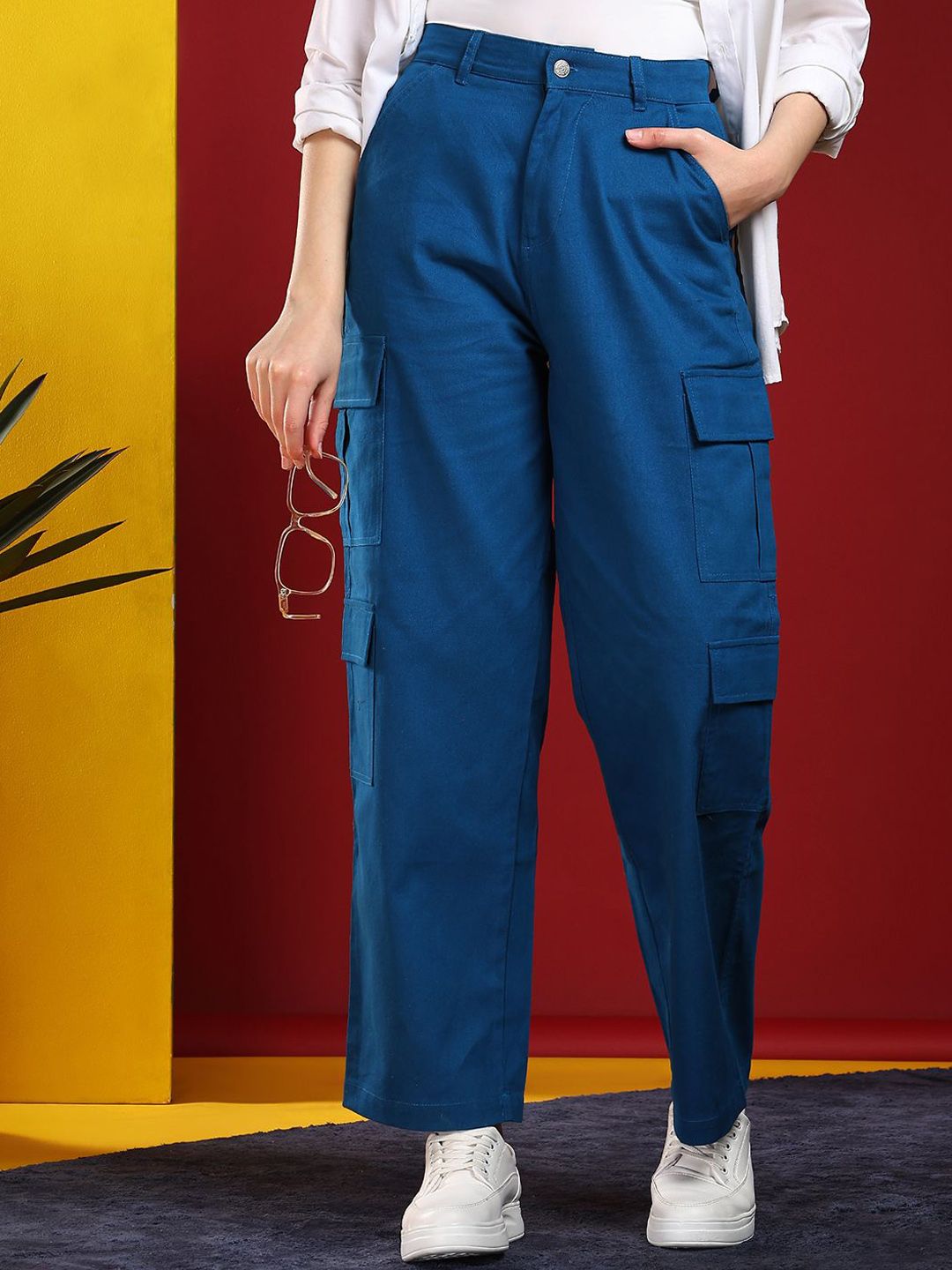 Kotty Women Straight Fit High-Rise Stretchable Cargo Jeans