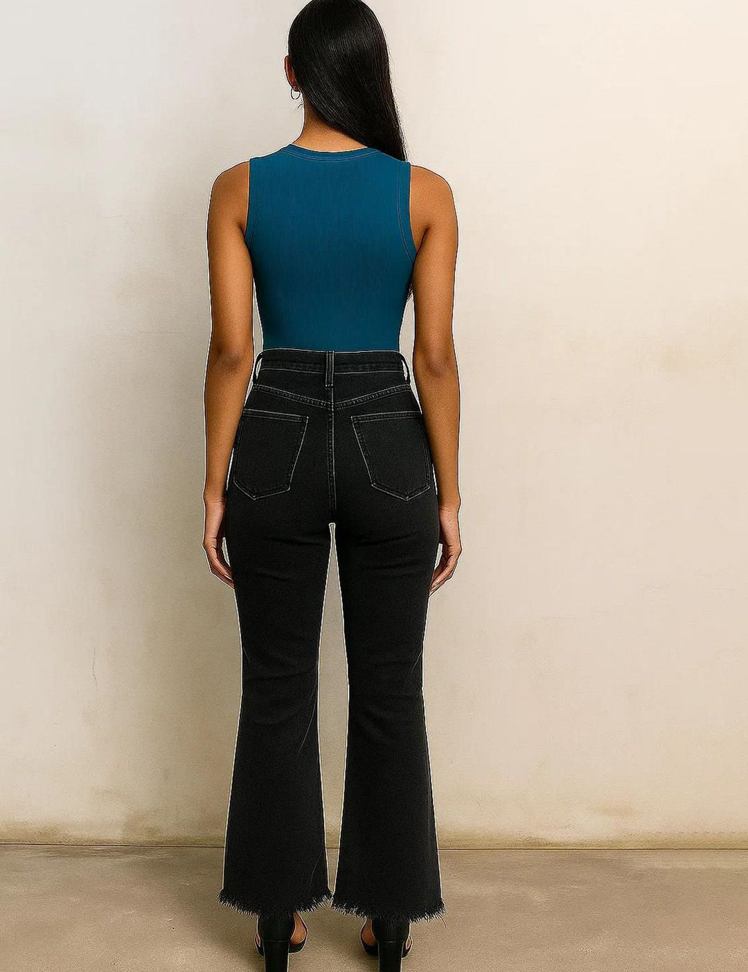 Kotty Women Relaxed Fit High-Rise Mildly Distressed Stretchable Jeans