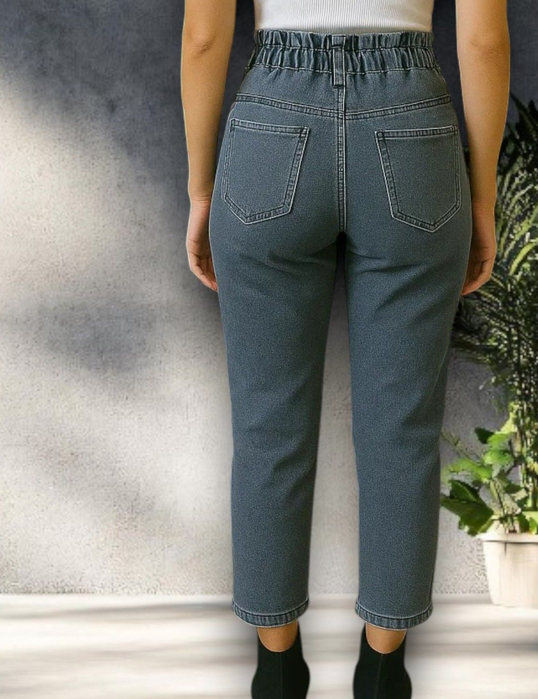 Kotty Women High-Rise Highly Distressed Stretchable Straight Fit Jeans