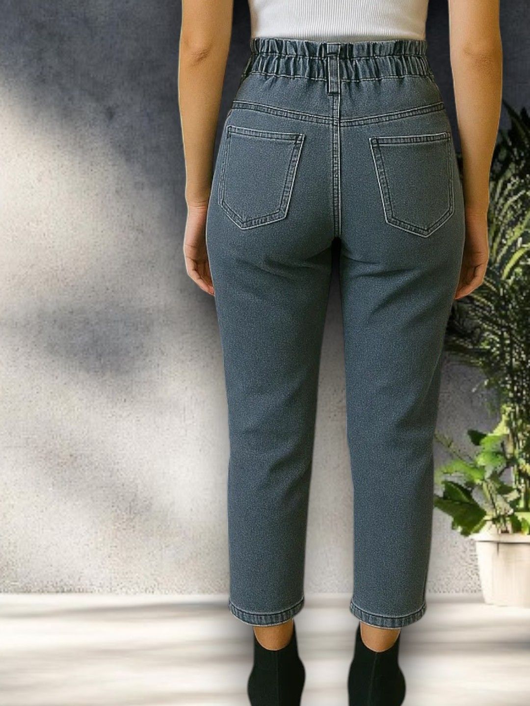 Kotty Women High-Rise Highly Distressed Stretchable Straight Fit Jeans