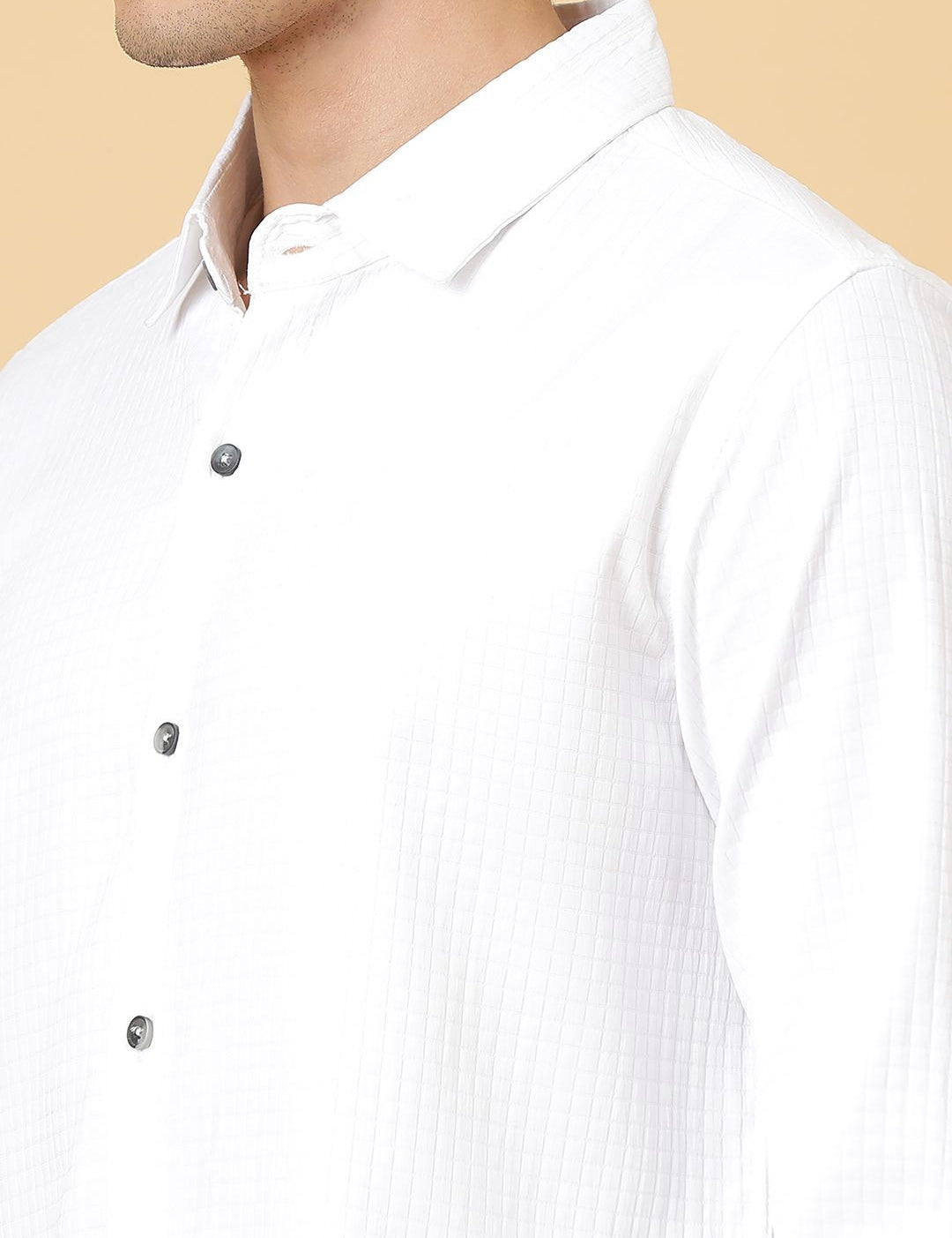 Kotty Men Relaxed Spread Collar Solid Casual Shirt