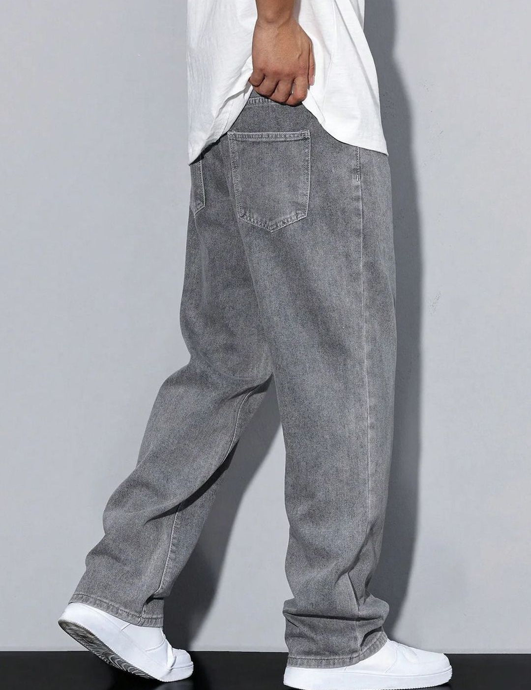 Kotty Men Baggy Mid-Rise Light Fade Stretchable Jeans