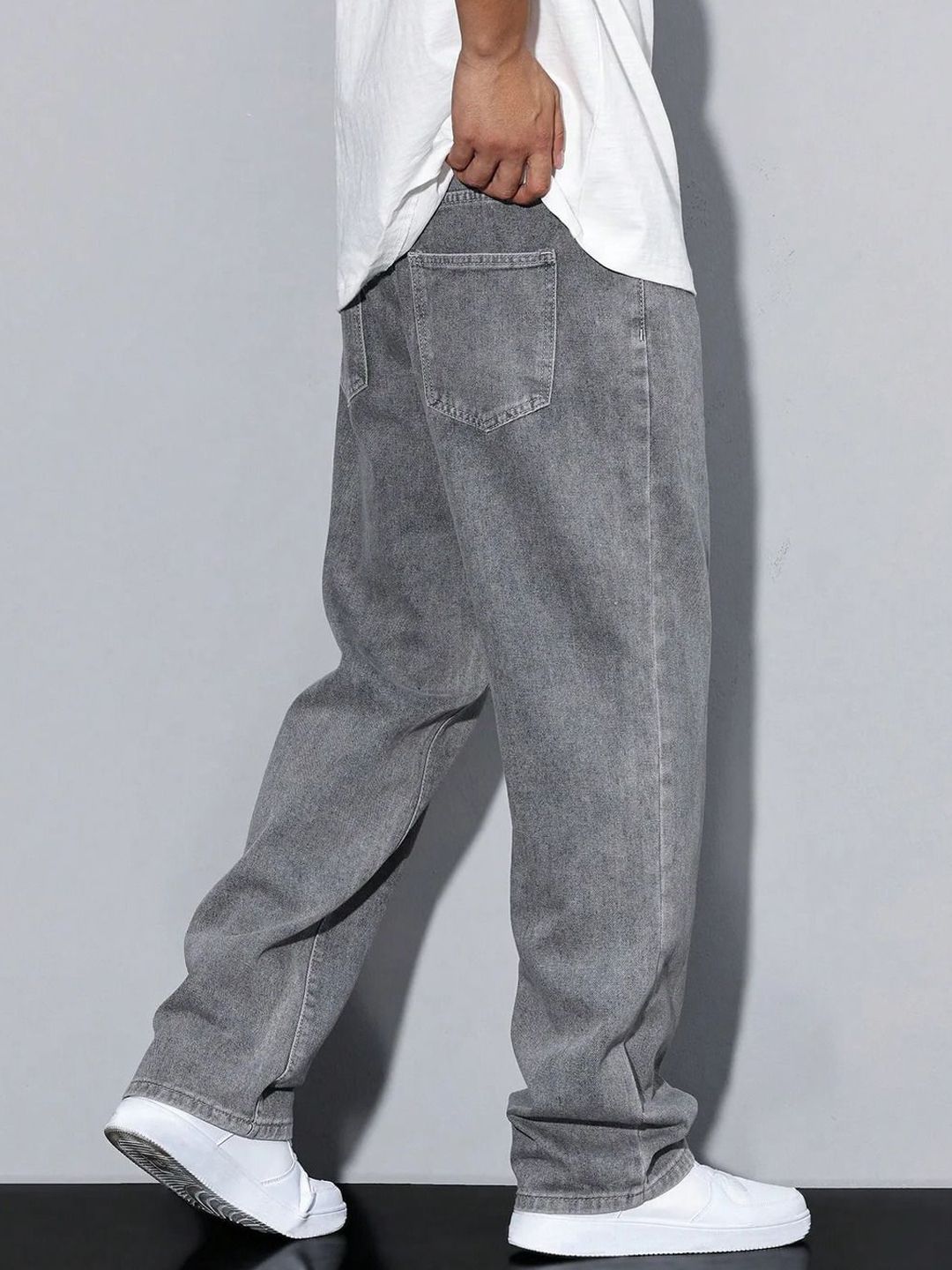 Kotty Men Baggy Mid-Rise Light Fade Stretchable Jeans