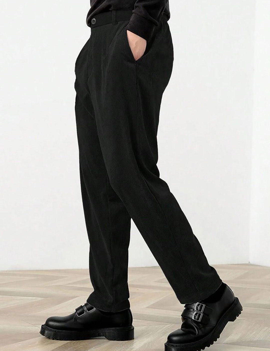 Kotty Men Solid Relaxed Straight Fit High-Rise Flat-Front Regular Trousers