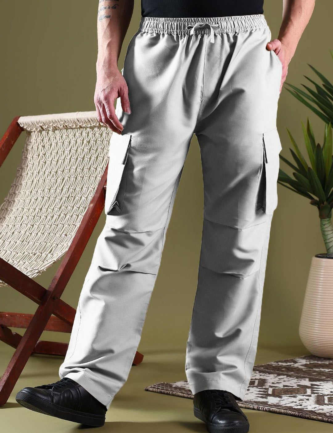 Kotty Men Regular Low-Rise Easy Wash Pleated Cargos Regular Fit Trousers