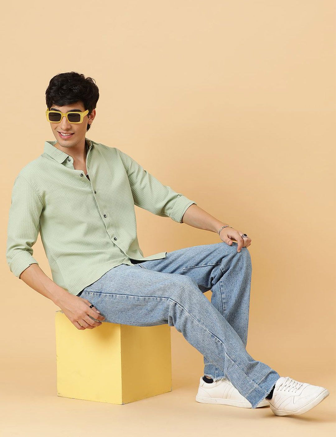 Kotty Men Relaxed Spread Collar Solid Casual Shirt
