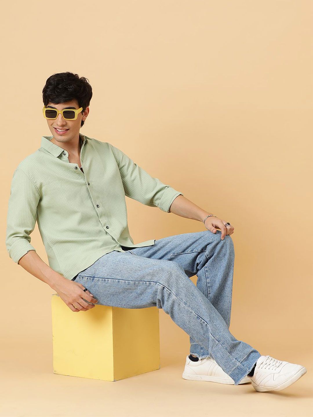 Kotty Men Relaxed Spread Collar Solid Casual Shirt