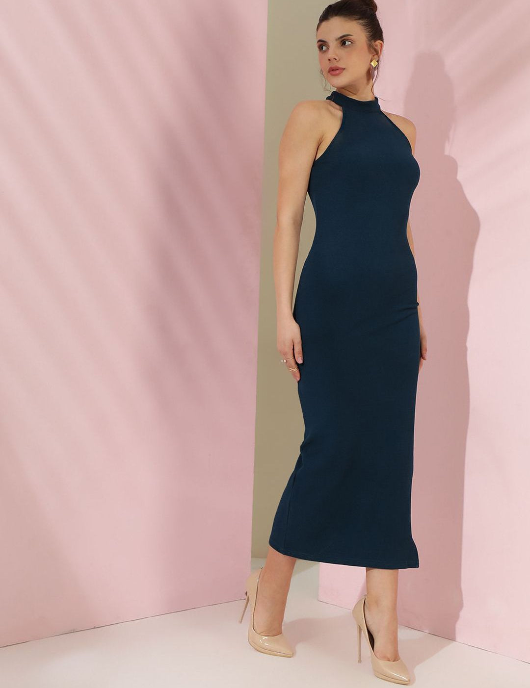 Kotty Women Solid Halter Neck Bodycon Midi Dress