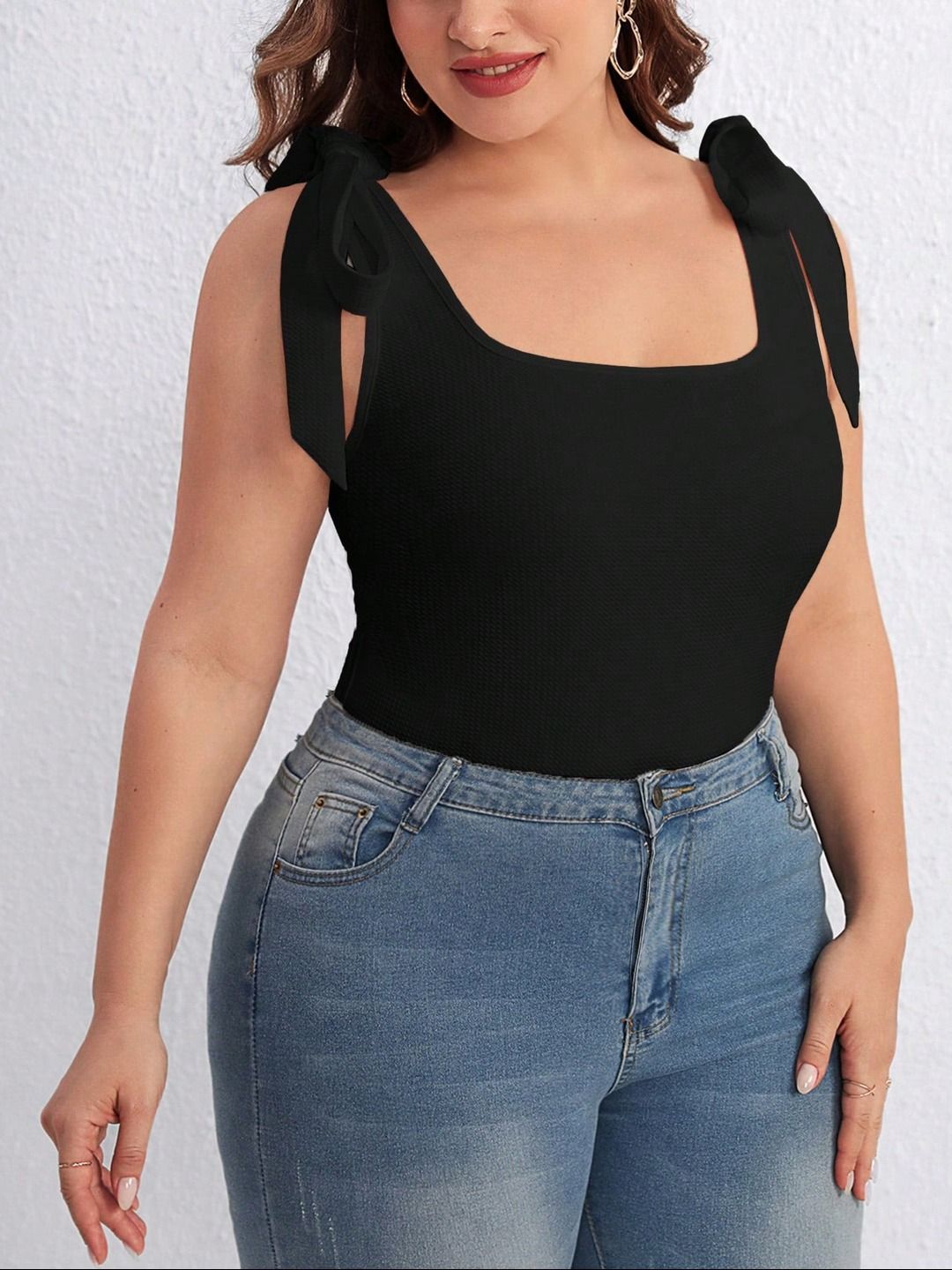 KOTTY Women Solid Scoop Neck Crop Top