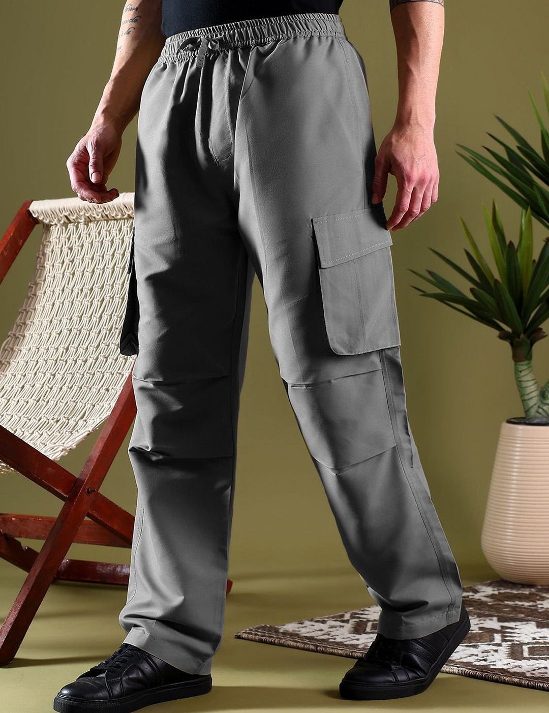 Kotty Men Low-Rise Easy Wash Pleated Cargos Regular Fit Trousers