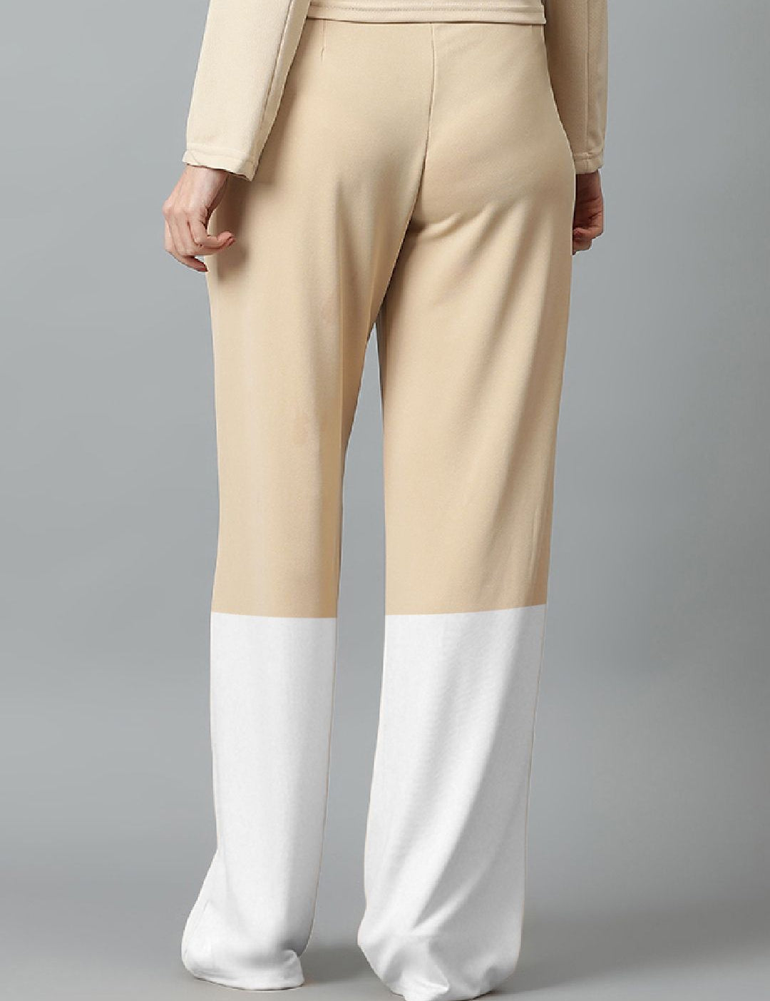 Kotty Women Colourblocked Relaxed Fit High-Rise Easy Wash Pleated Trousers