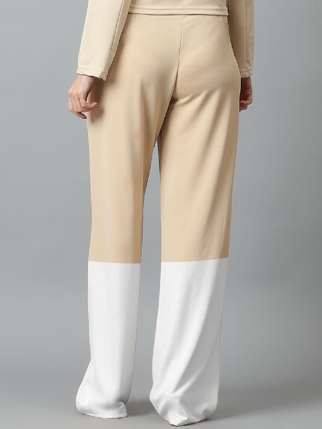 Kotty Women Colourblocked Relaxed Fit High-Rise Easy Wash Pleated Trousers