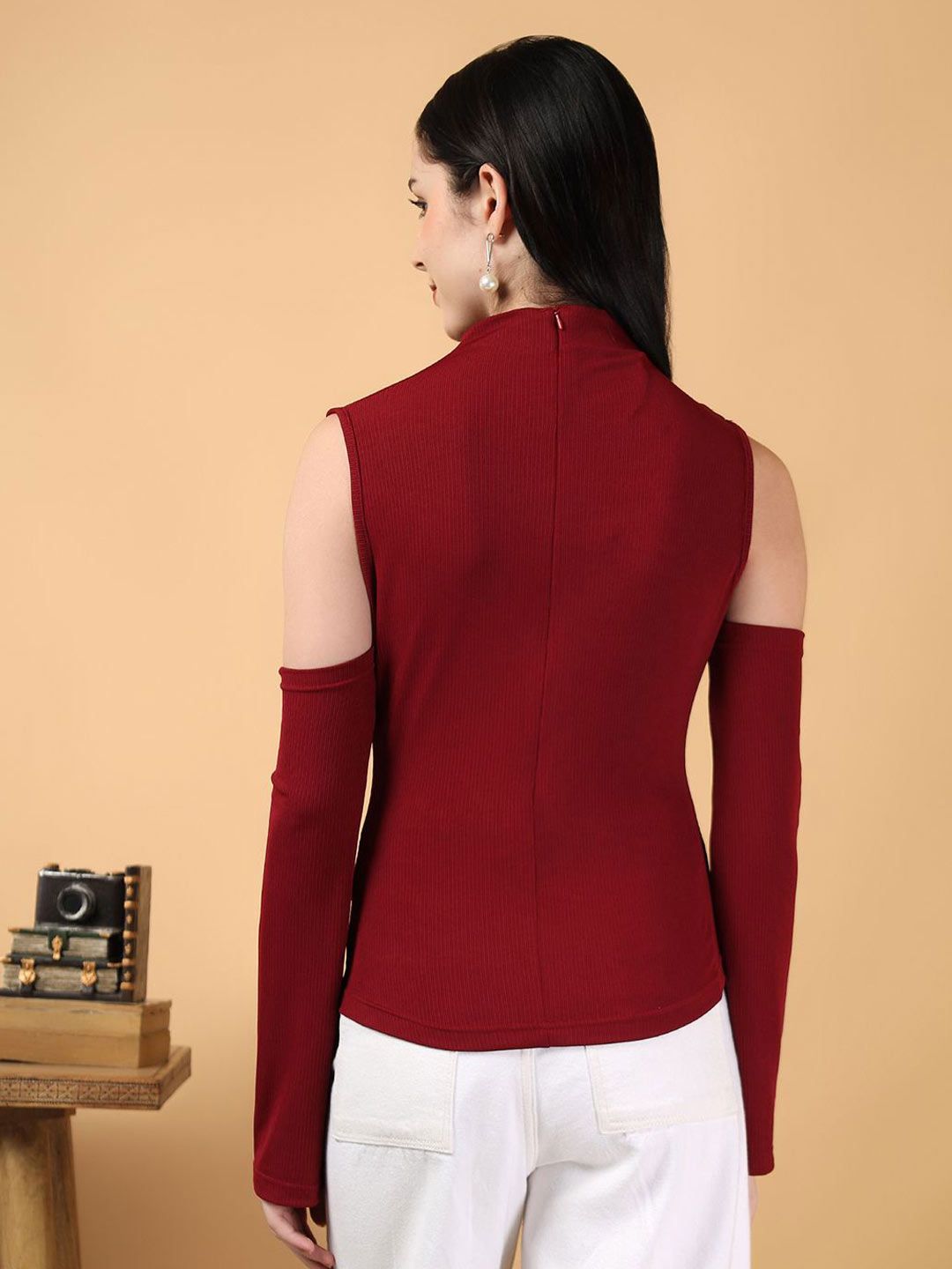 Kotty Keyhole Neck Cold-Shoulder Top