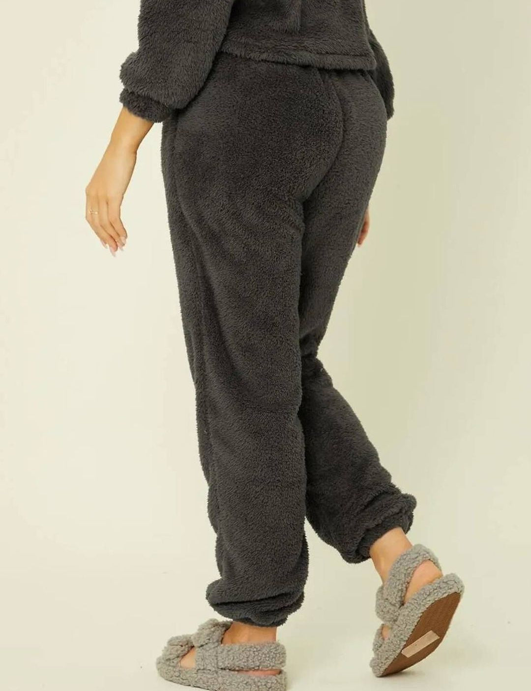 Kotty Women Faux Fur High-Rise Joggers Fit Trousers