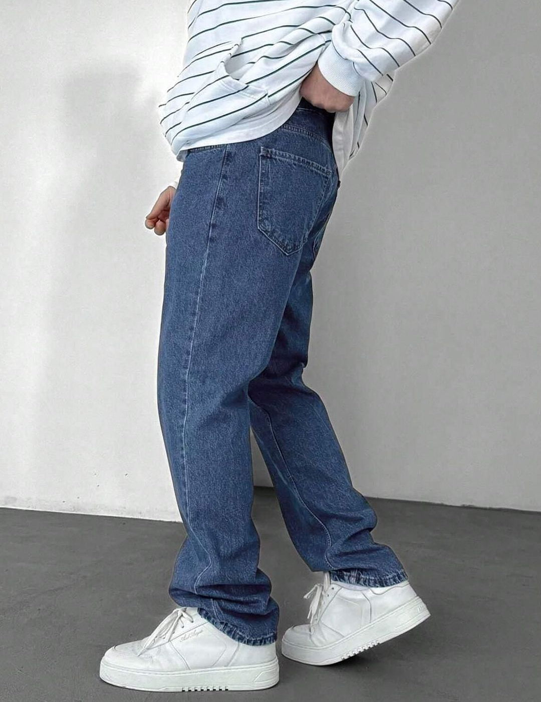 Kotty Men Straight Fit Low-Rise Light Fade Stretchable Jeans