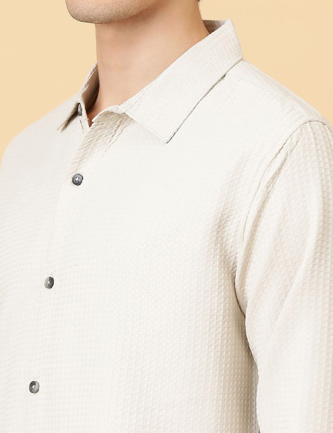 Kotty Men Relaxed Spread Collar Solid Casual Shirt