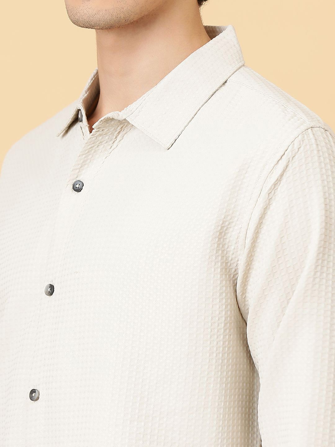 Kotty Men Relaxed Spread Collar Solid Casual Shirt